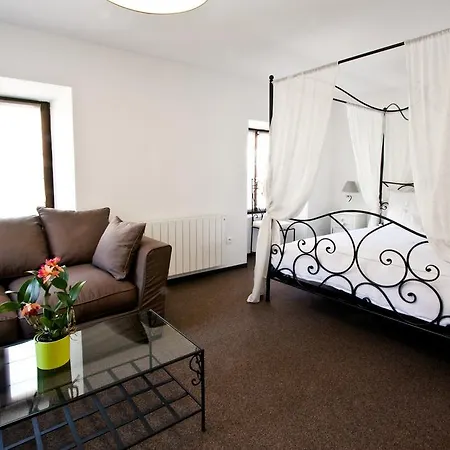 Le Hupsa Pfannala Nocleg ze śniadaniem 3*